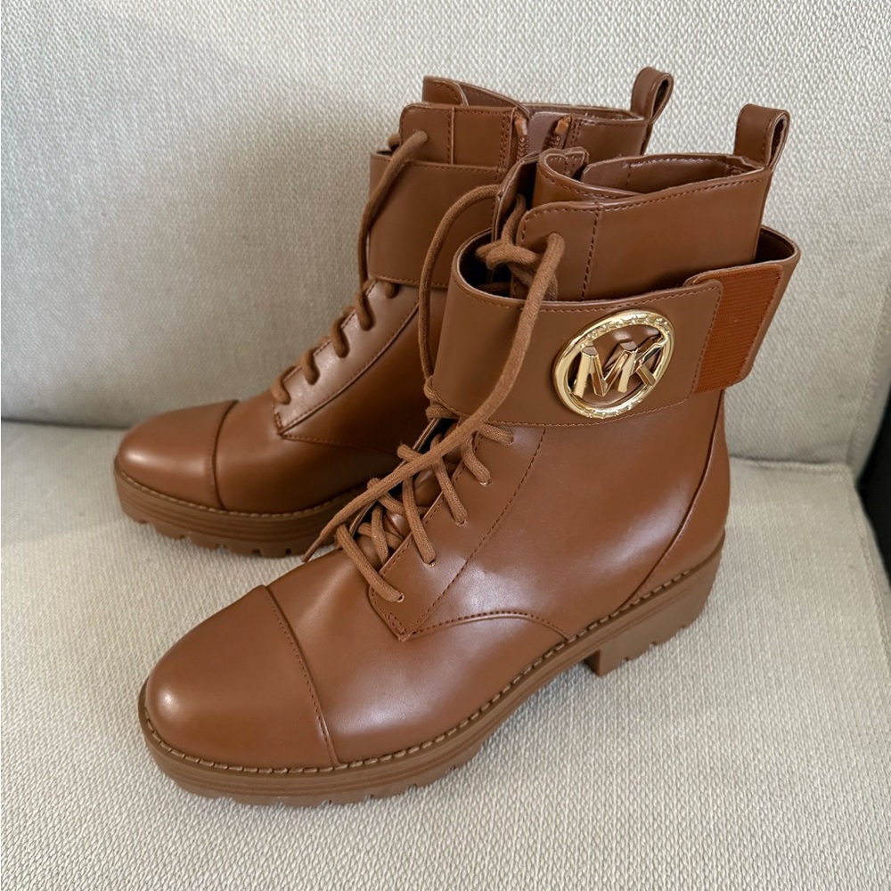 Michael kors lace up combat Boots